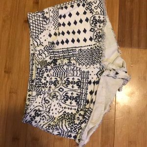 Shorts with tribal pattern
